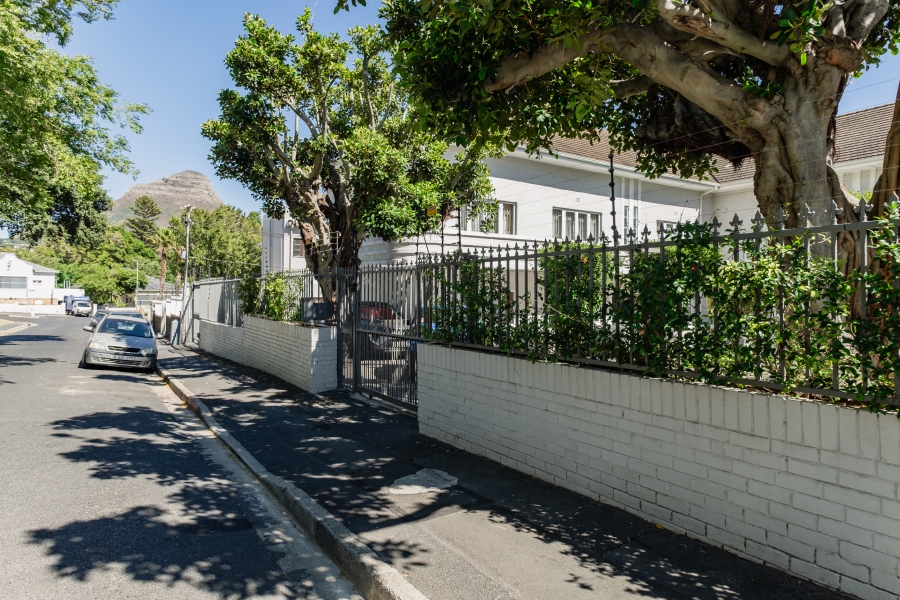 1 Bedroom Property for Sale in Vredehoek Western Cape